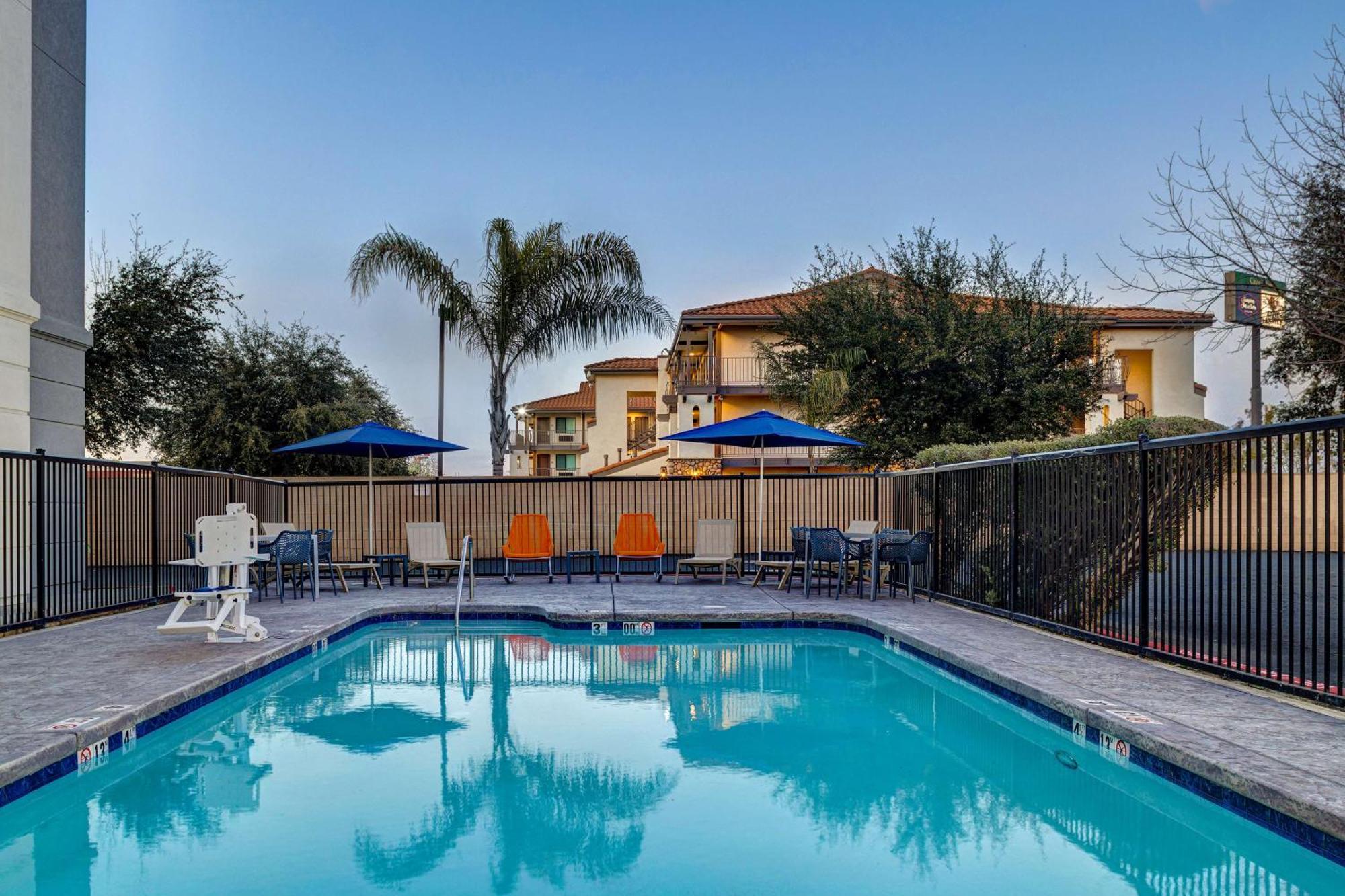 Hampton Inn & Suites Tulare Εξωτερικό φωτογραφία